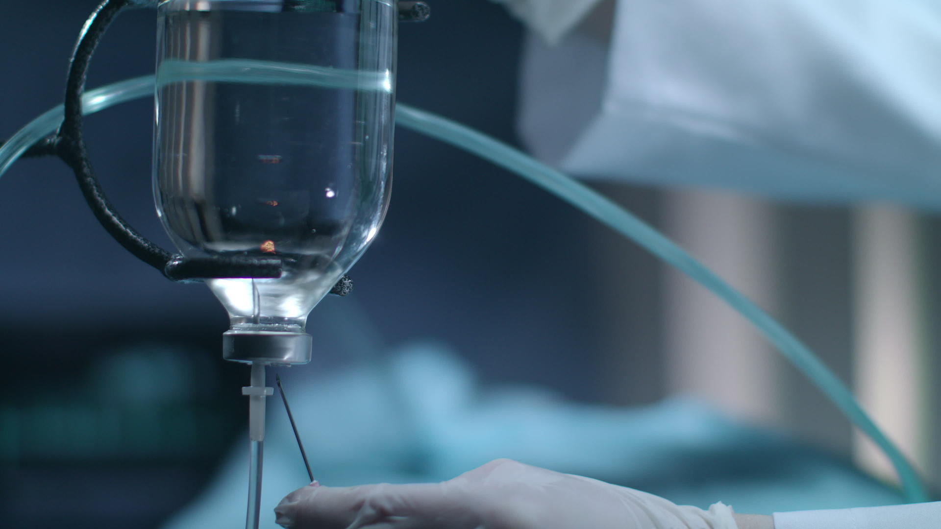 手术时医疗将针放在投管柜中视频的预览图