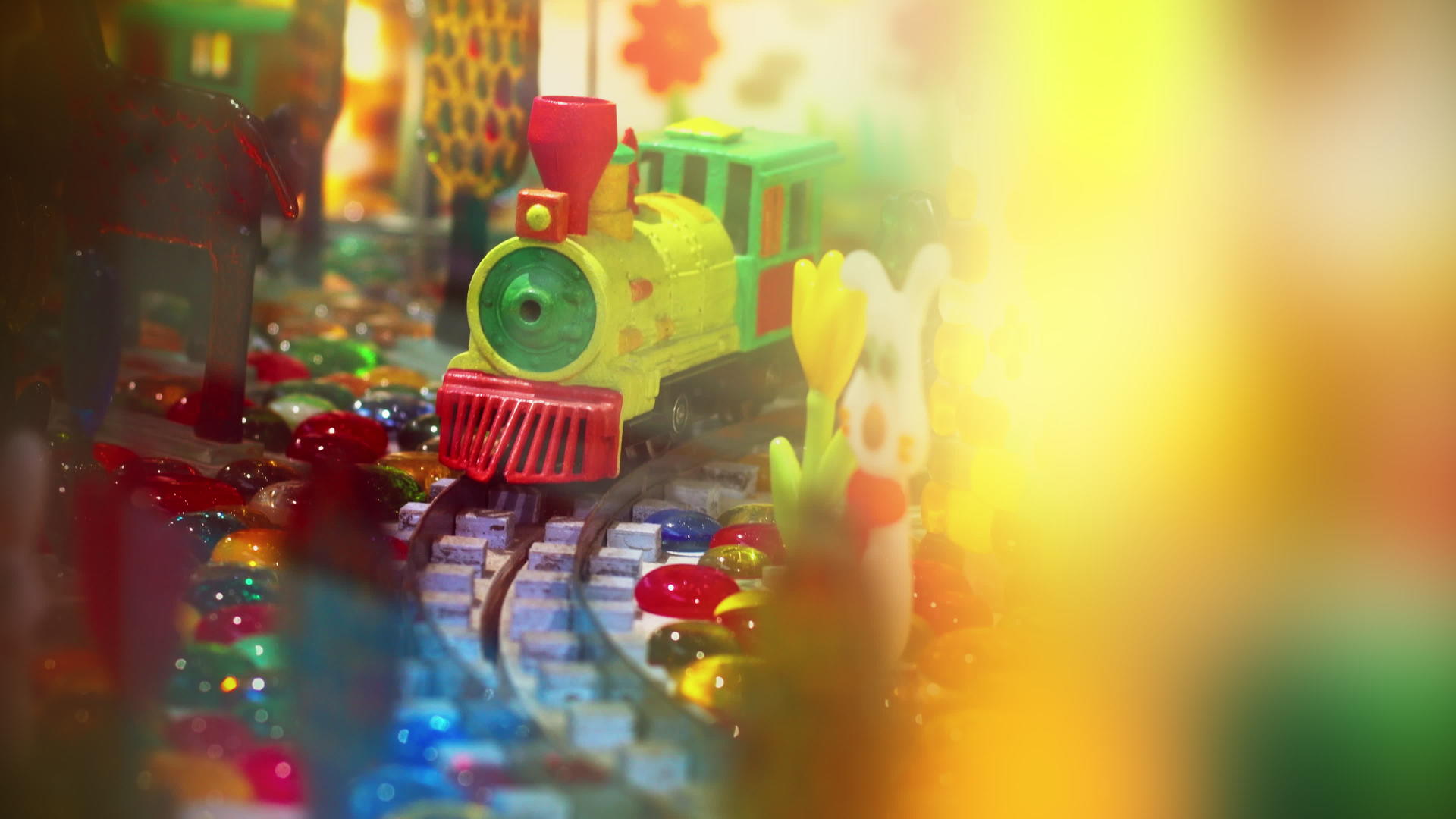 铁路微型蒸汽火车模型展示中的玩具店视频的预览图