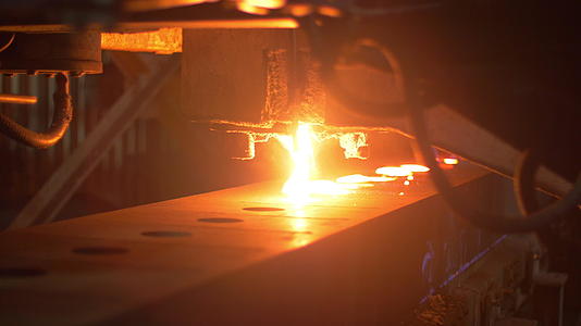 熔融金属加工过程中冶金厂元件的形成视频的预览图