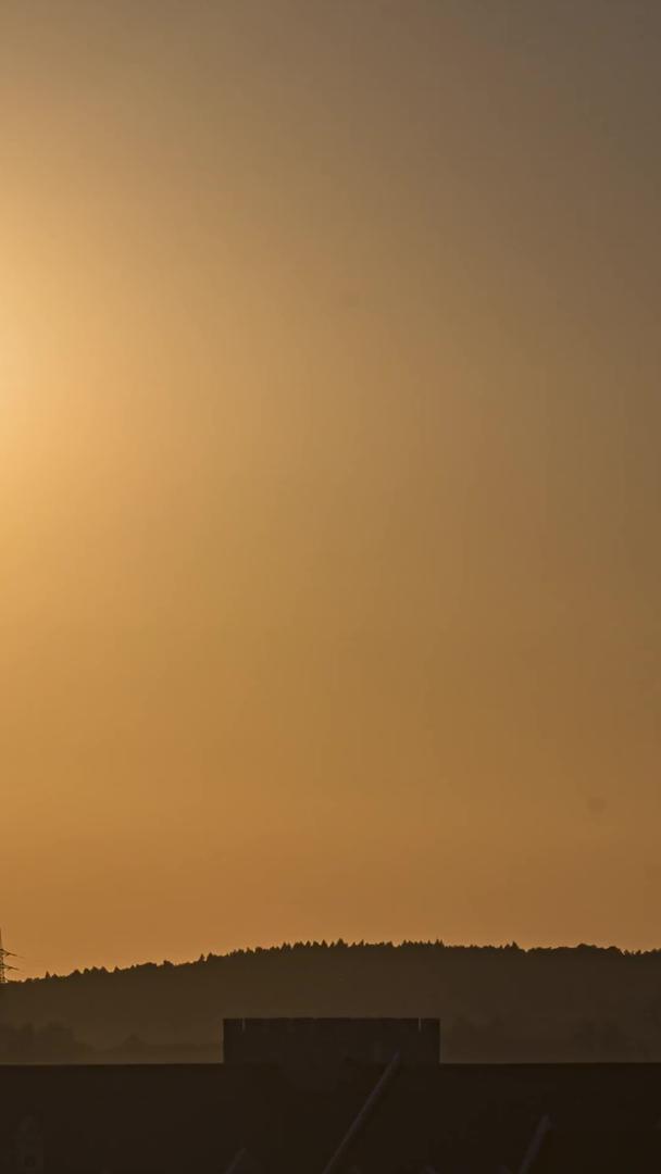 延时航拍欧式建筑夕阳余晖视频的预览图