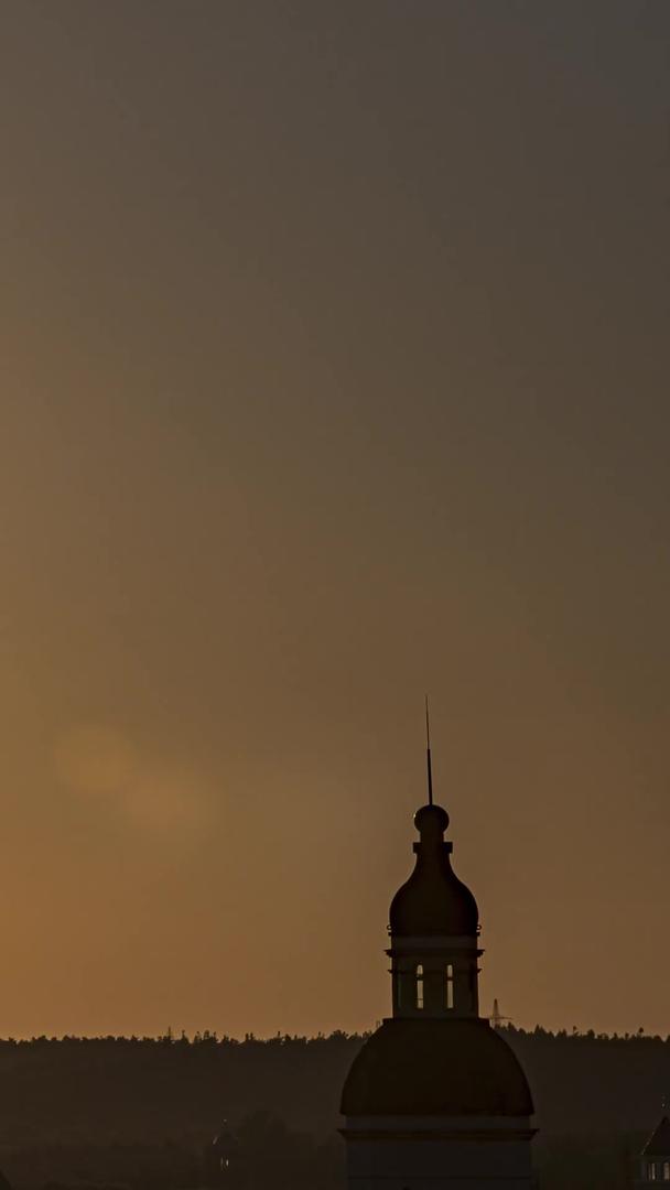 延时航拍欧式建筑夕阳余晖视频的预览图