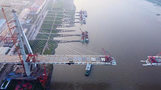 航拍重庆桥梁建设素材视频的预览图
