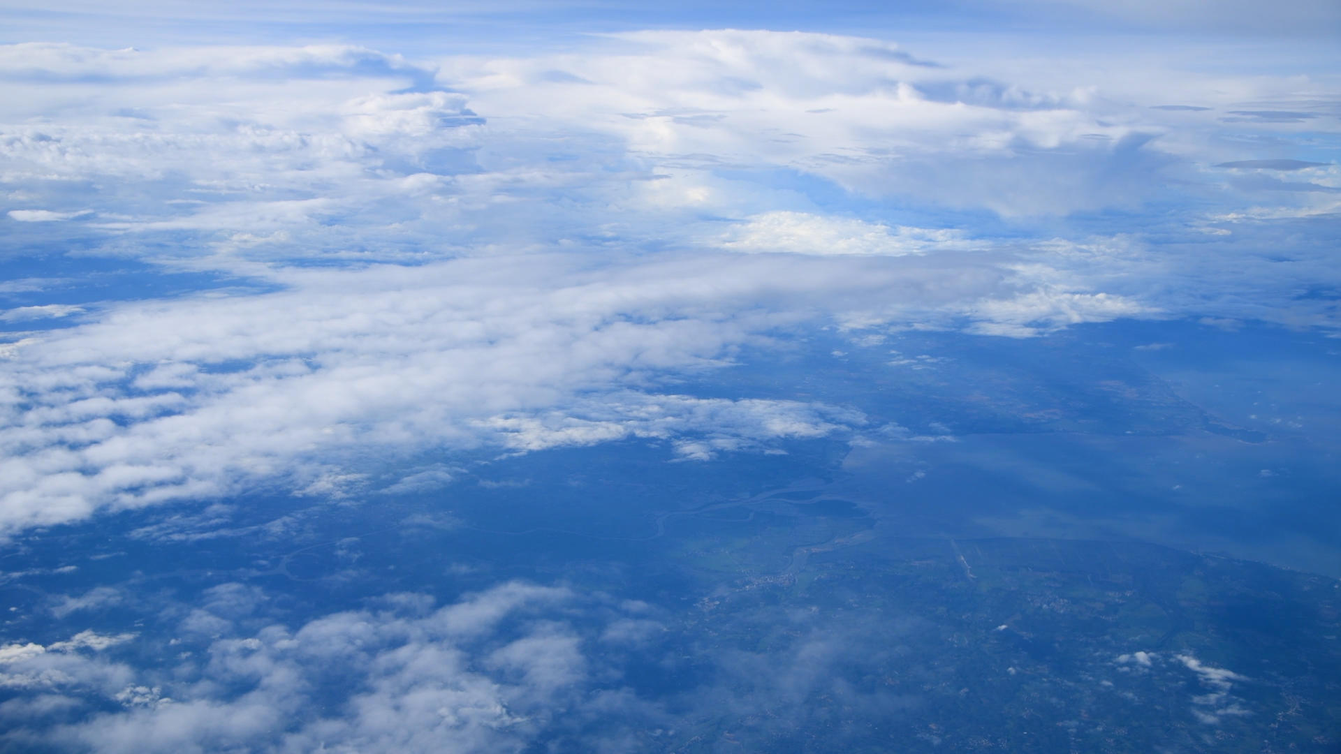 飞机上航拍云海4K视频的预览图