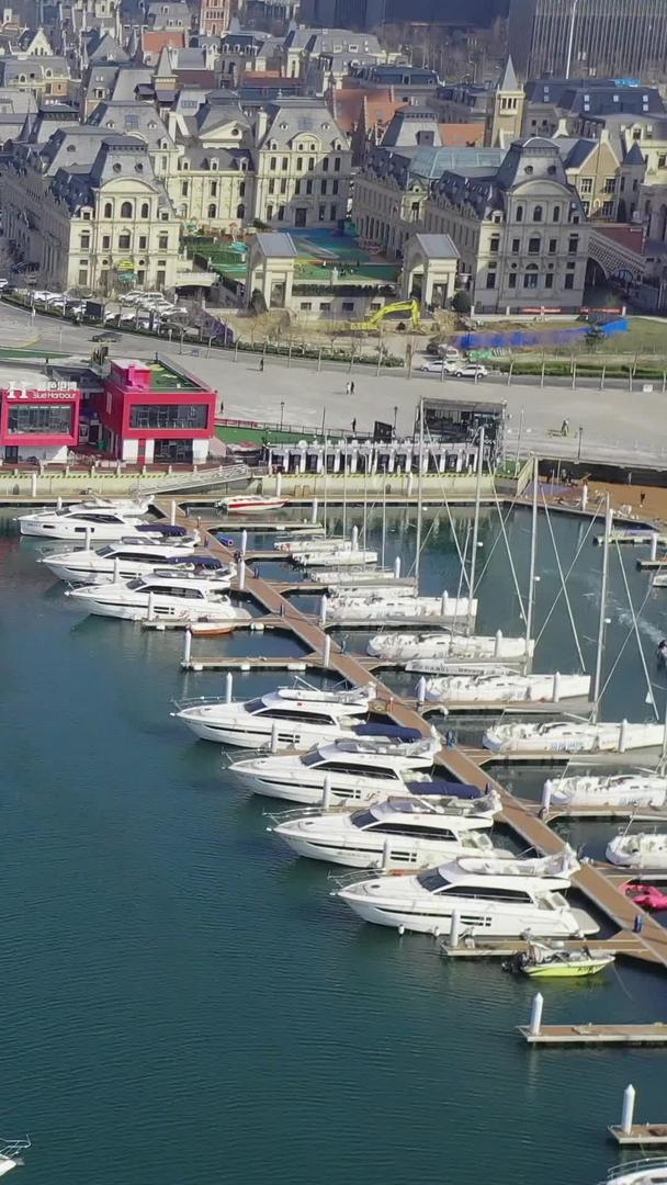 大连东港商务区风光游艇码头视频的预览图