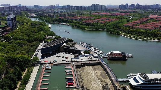苏州金鸡湖游船码头视频的预览图