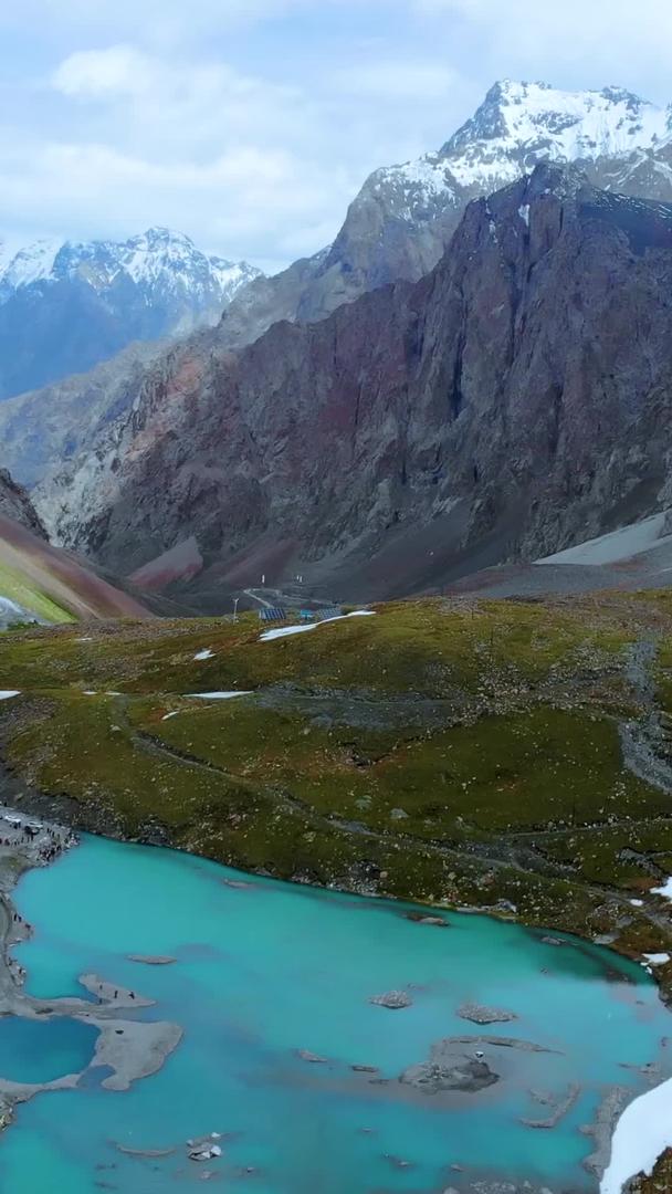 新疆独库公路雪山视频的预览图