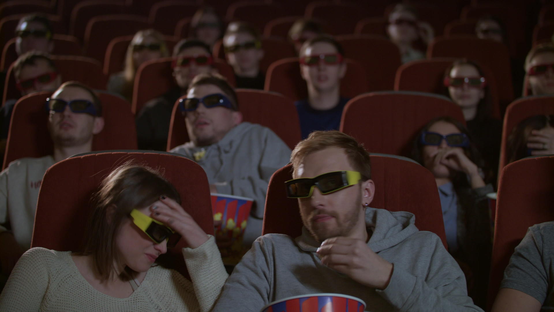 3D眼镜看恐怖电影视频的预览图