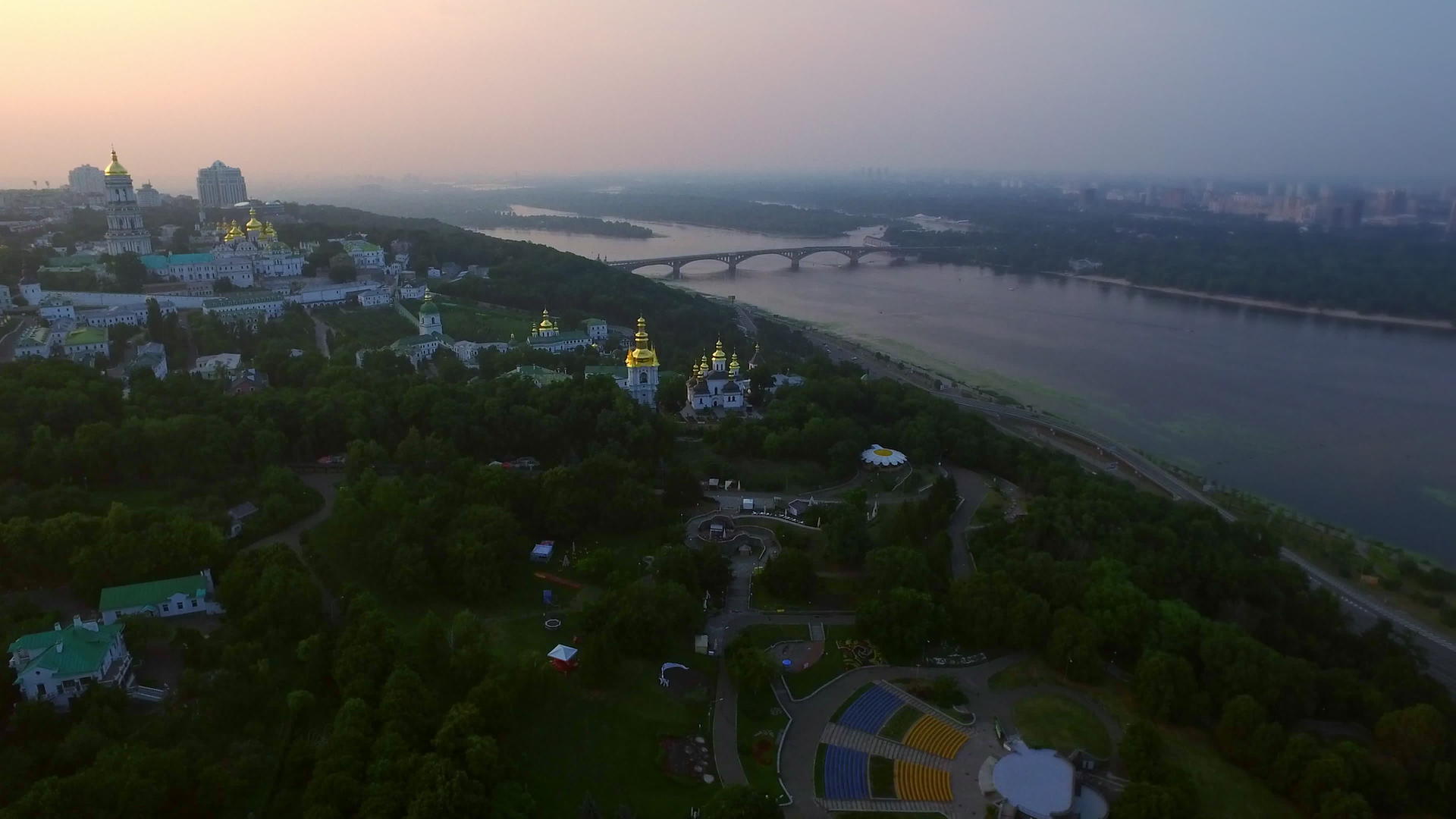 基辅佩切斯克拉夫夜空风景视频的预览图
