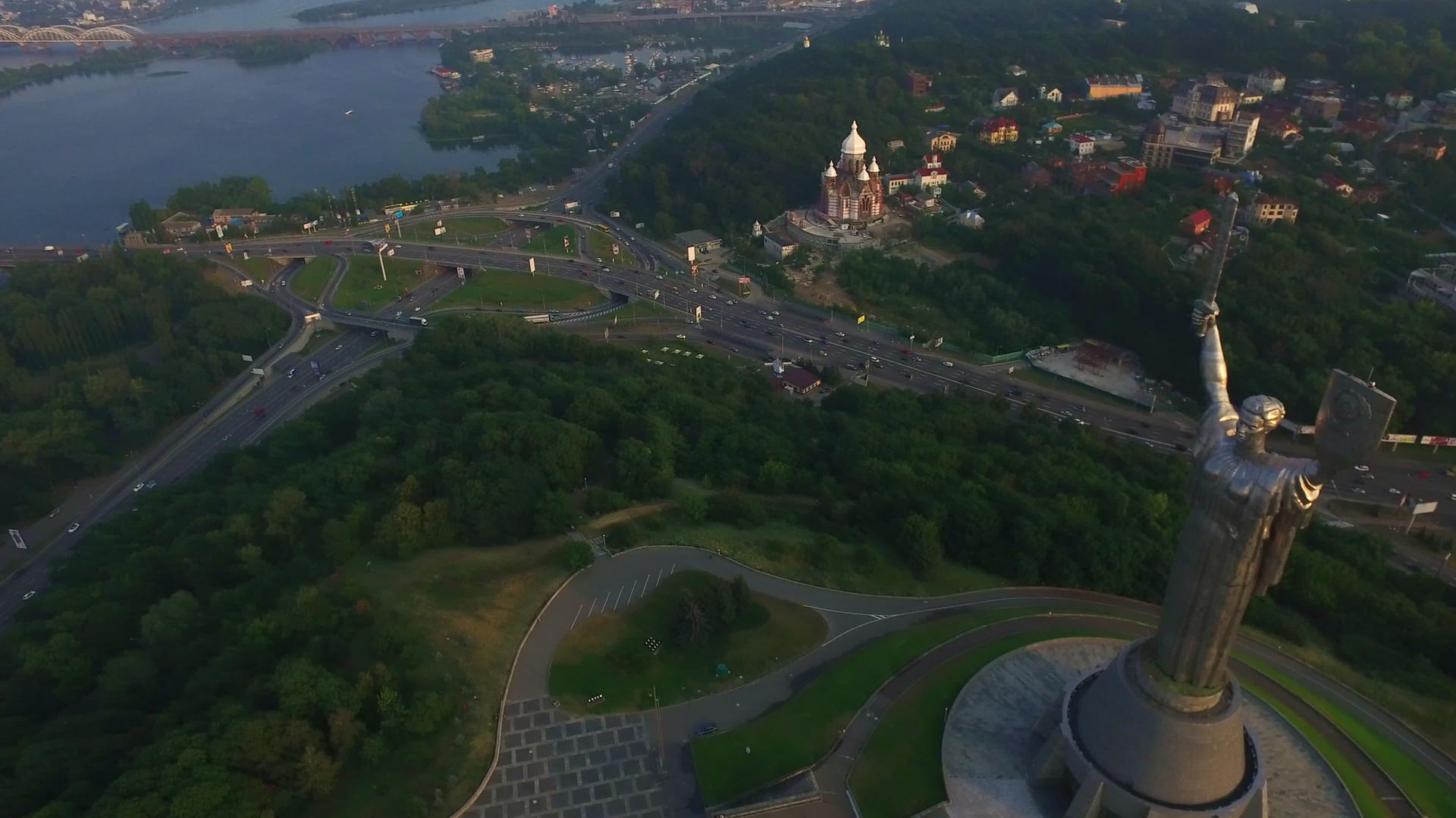 基辅城航拍乌克兰首都视频的预览图