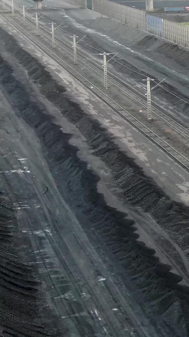 航空储煤场的作业车辆视频的预览图