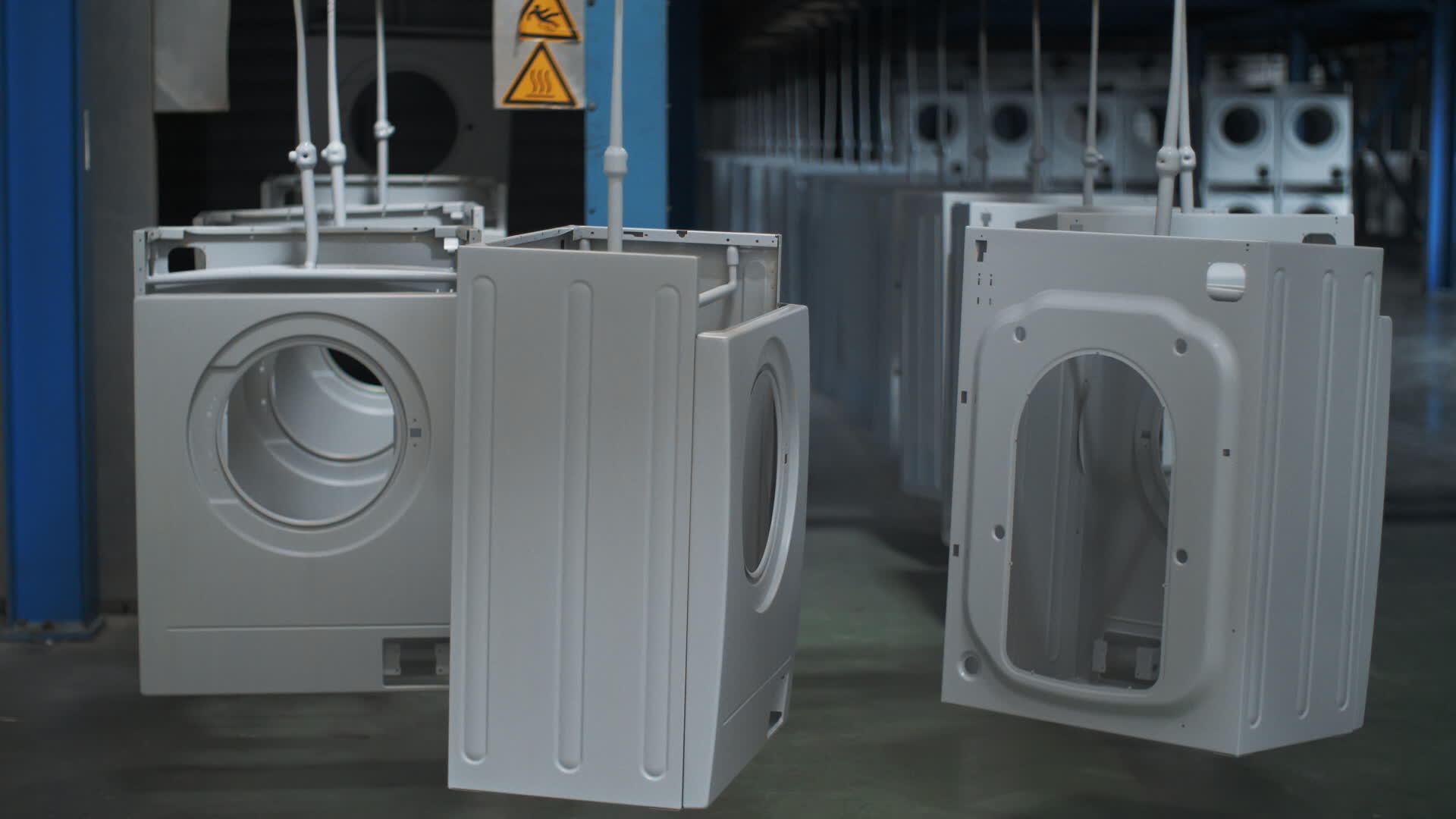 洗衣机汽车箱在现代工厂自动传输视频的预览图
