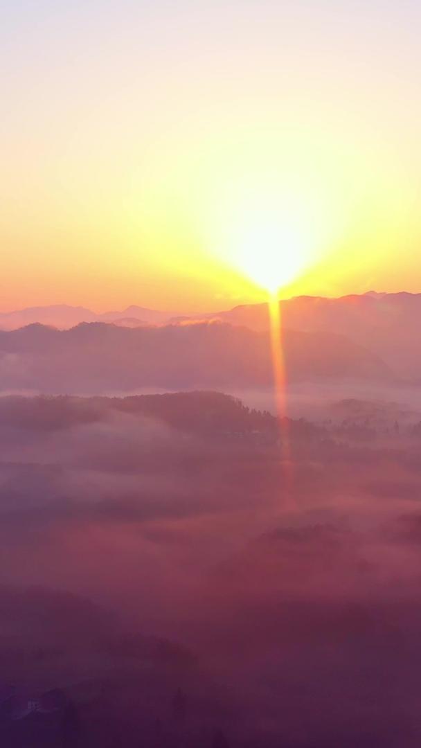 清晨航拍日出唯美云海视频素材视频的预览图