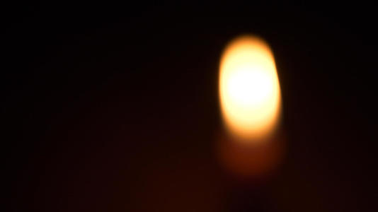 4k原创黑夜里的微弱烛光视频素材视频的预览图
