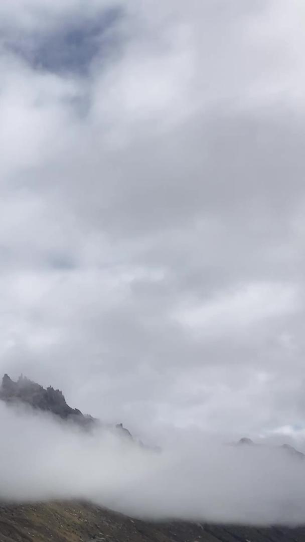 四川阿坝莲宝玉则是高山云雾视频的预览图