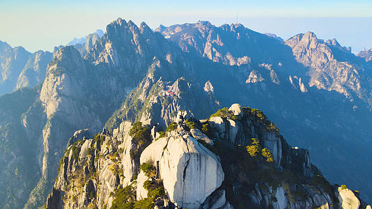 4K航拍五岳中国黄山自然风光视频的预览图