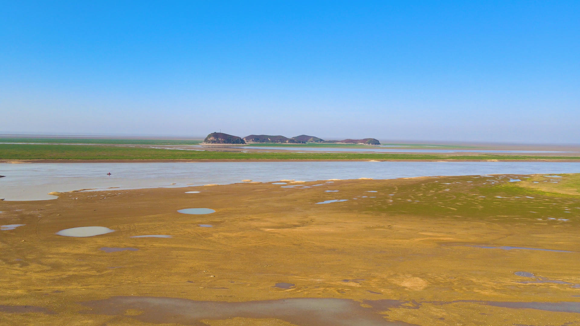 4K航拍鄱阳湖国家级自然保护区视频的预览图