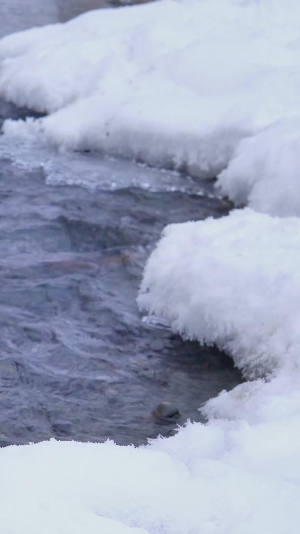 冰雪河流流水视频的预览图