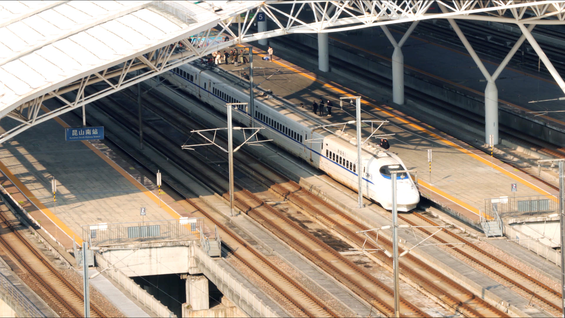 4K高铁复兴号穿梭延时视频的预览图