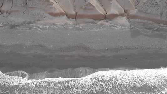 希腊黑沙滩位于桑托里尼岛视频的预览图