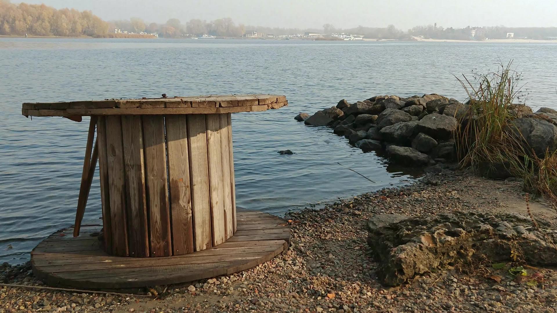 乌克兰库伊夫德涅伯河附近的旧木绳视频的预览图