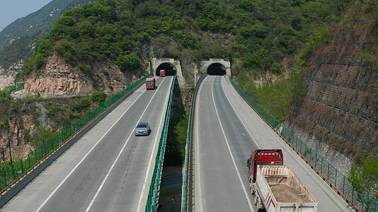 高速隧道4K航拍合集视频的预览图