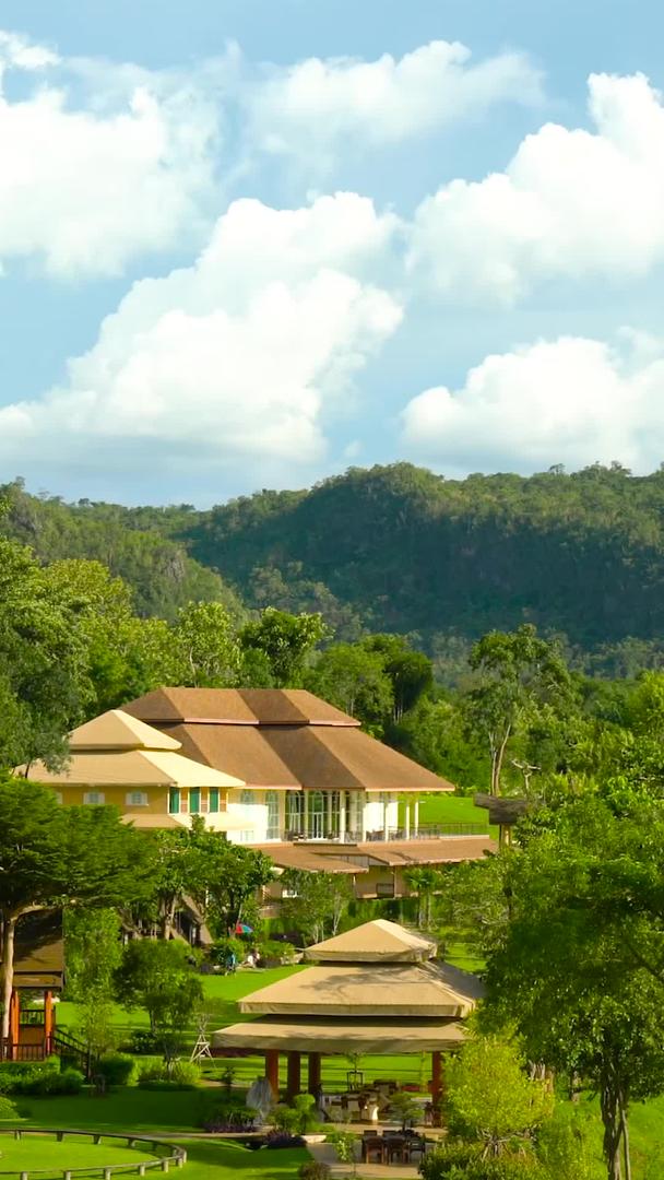 延迟收集泰国西部热带雨林度假村视频的预览图