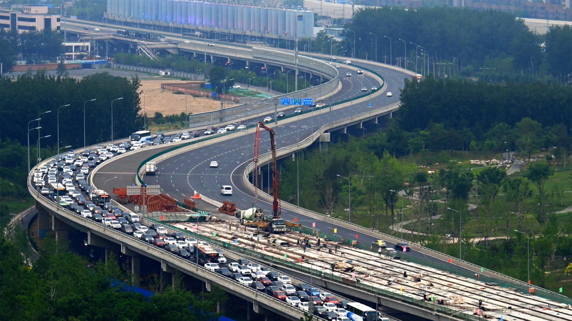 北京S型立交桥车流高峰期视频的预览图