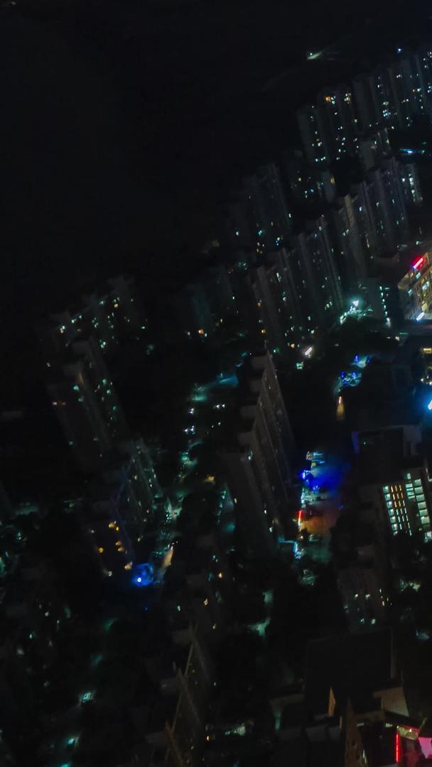 城市航拍夜景马路车流灯光大楼发展中移动延时摄影视频的预览图