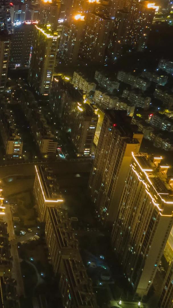 城市航拍夜景马路车流灯光大楼发展中移动延时摄影视频的预览图