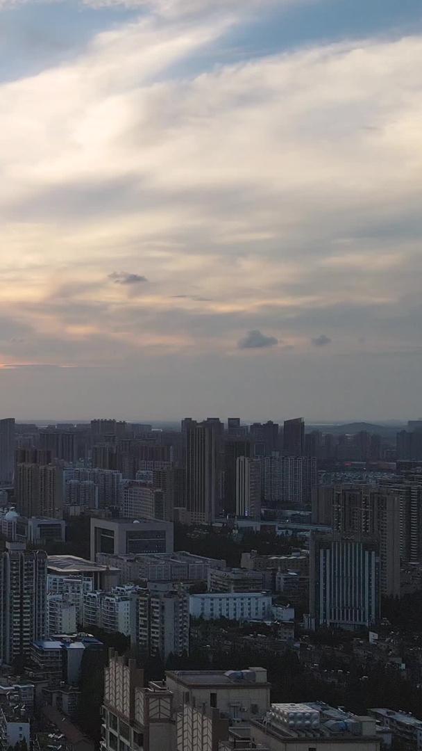 航空拍摄城市日落天空下的道路交通材料视频的预览图