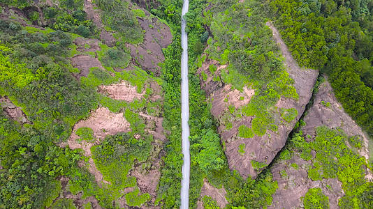 5A风景区世界遗产龙虎山丹霞地貌公路航拍视频的预览图