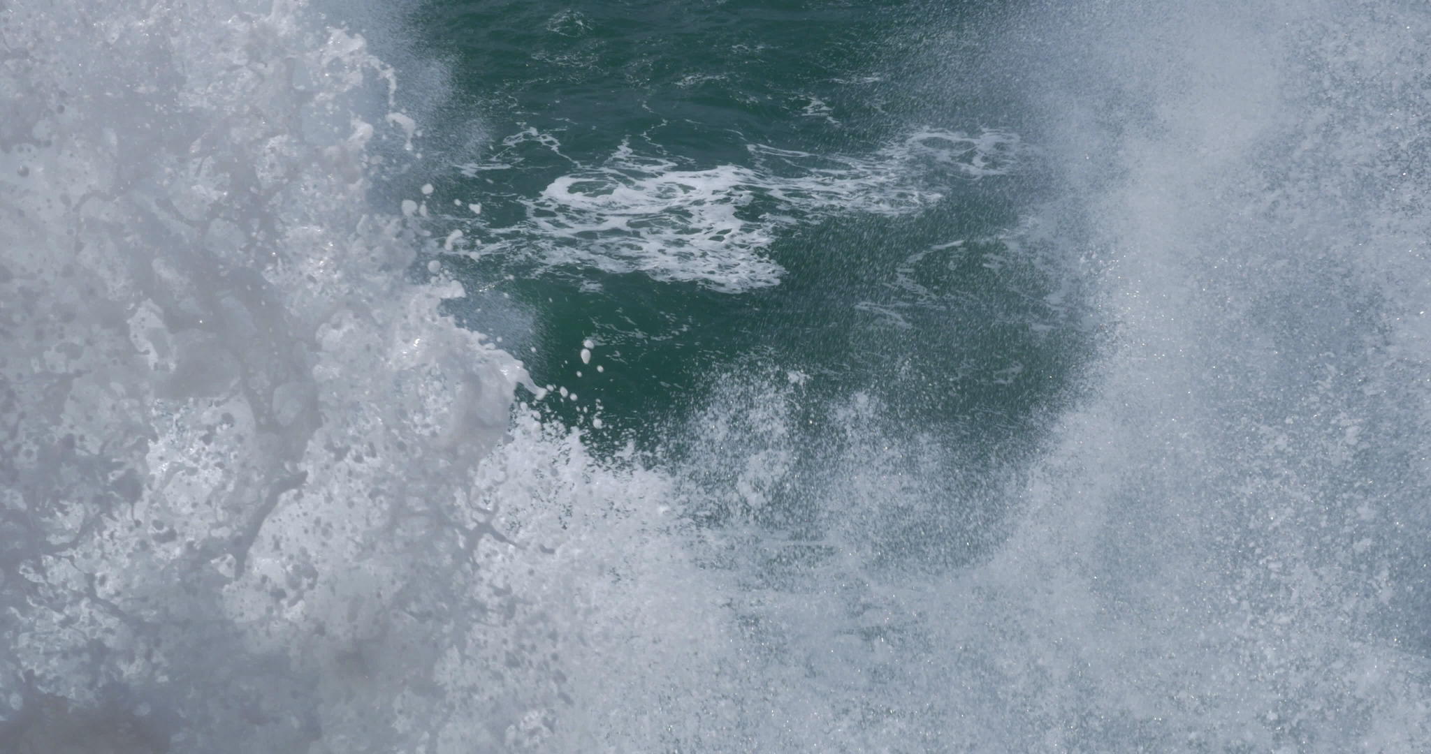 粗糙的绿松石海视频的预览图