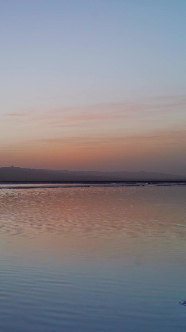 青海海西悬崖翡翠湖凌晨实拍视频的预览图