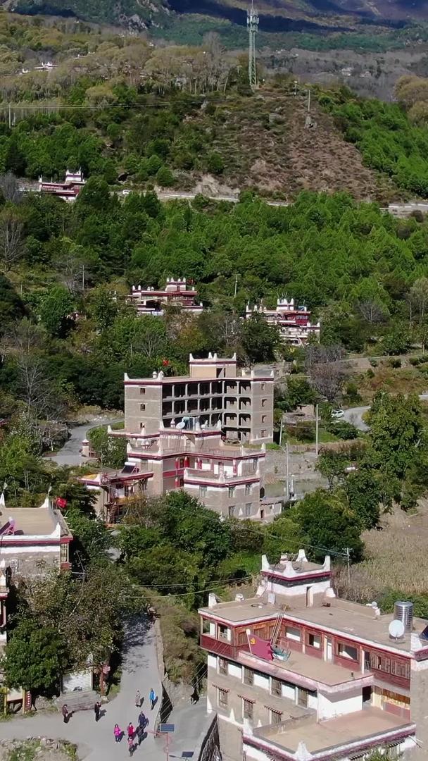 甘孜藏族自治州最美民居中路藏寨视频视频的预览图