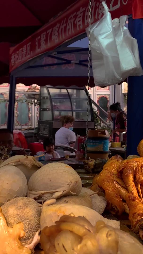 拍摄新疆喀什古城美食街夜市小吃视频集合视频的预览图