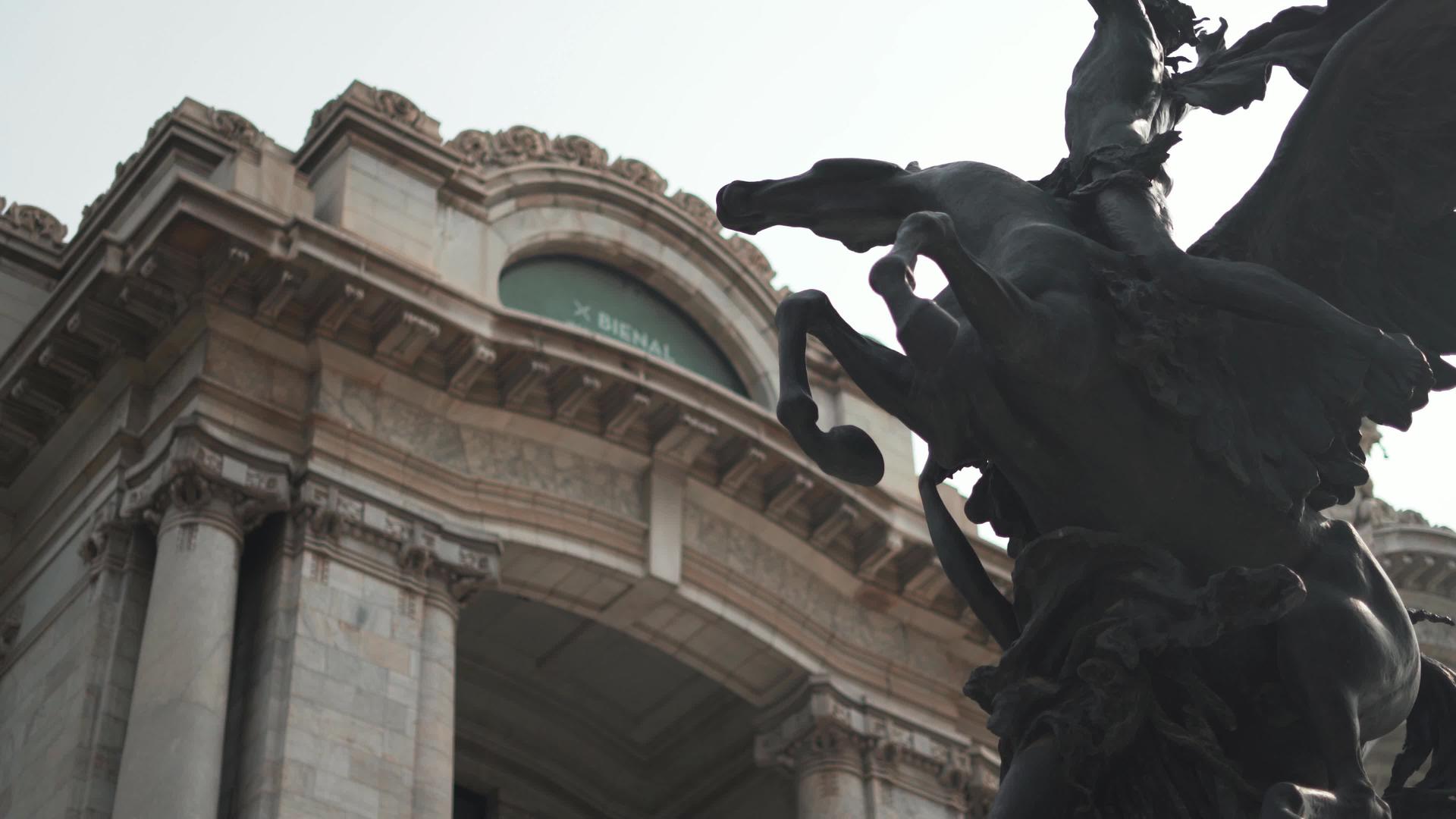 皮加索斯铜青铜雕像视频的预览图