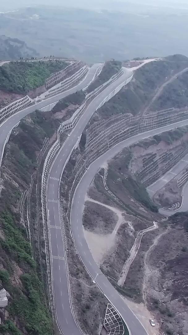 中国盘山公路航拍视频的预览图