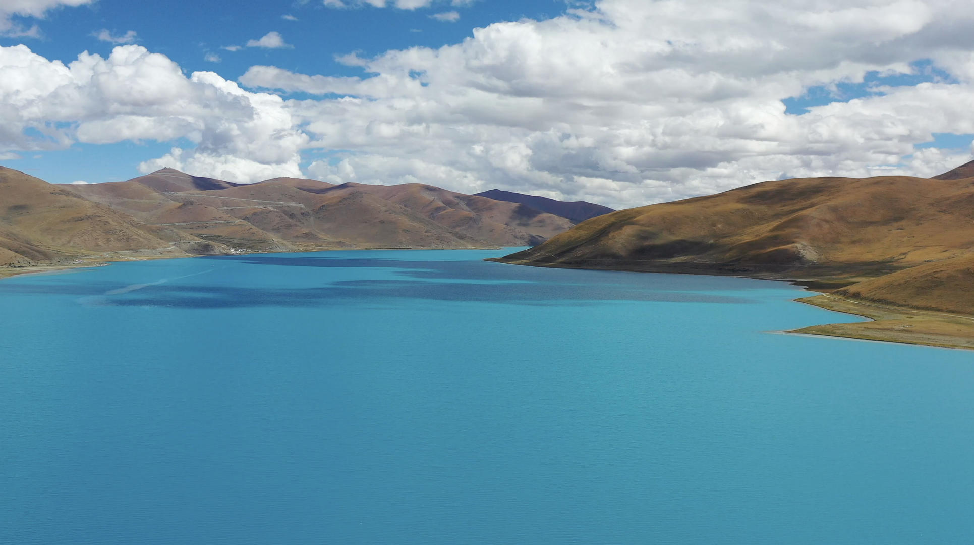西藏自然风光羊卓雍措视频的预览图