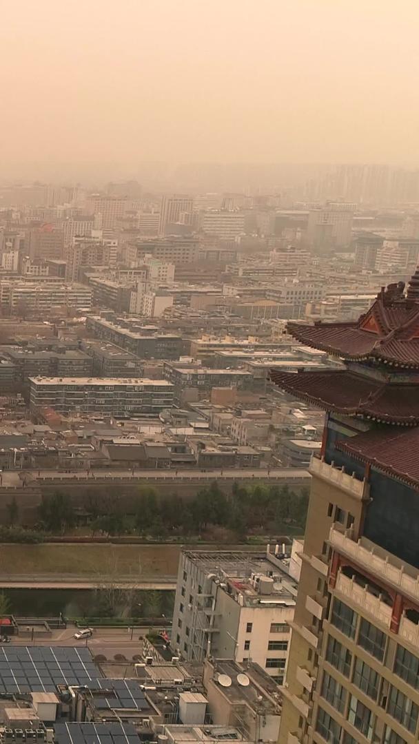 西安古城雾霾下视频的预览图