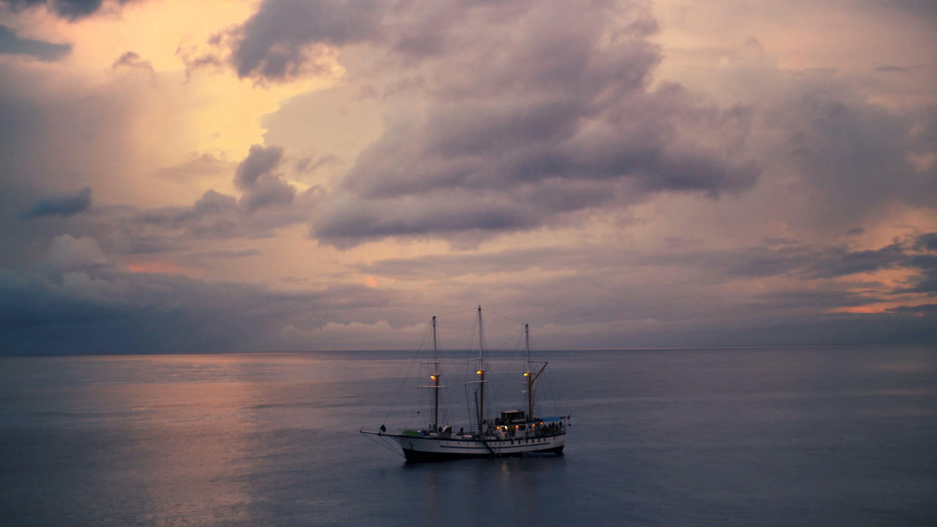 海中的海盗船视频的预览图