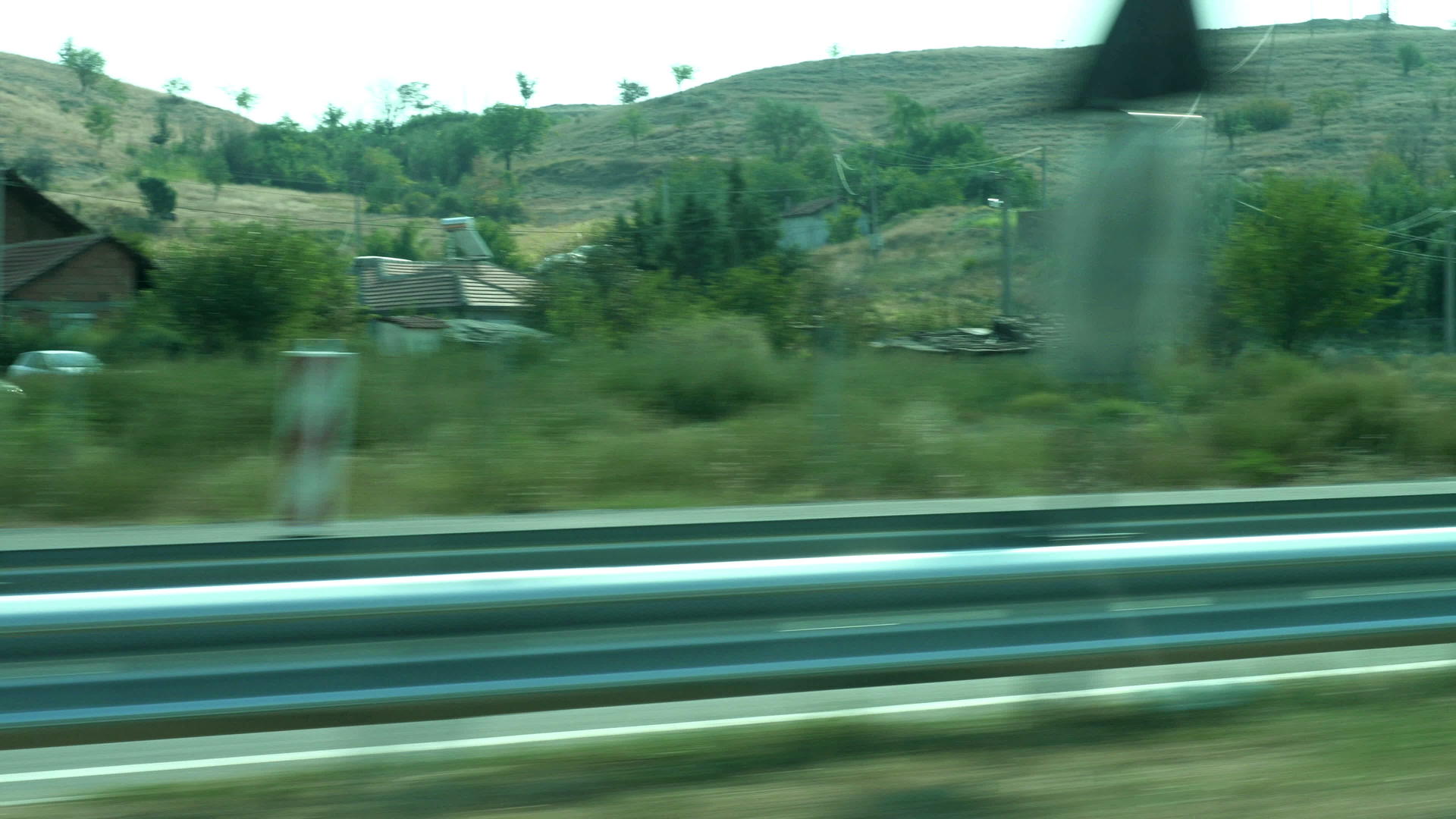 乡村一日游车窗上的自然景观视频的预览图
