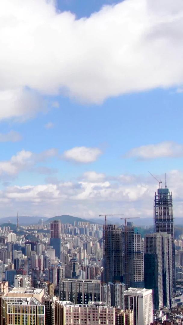 航拍蓝天白云城市城市城市视频的预览图