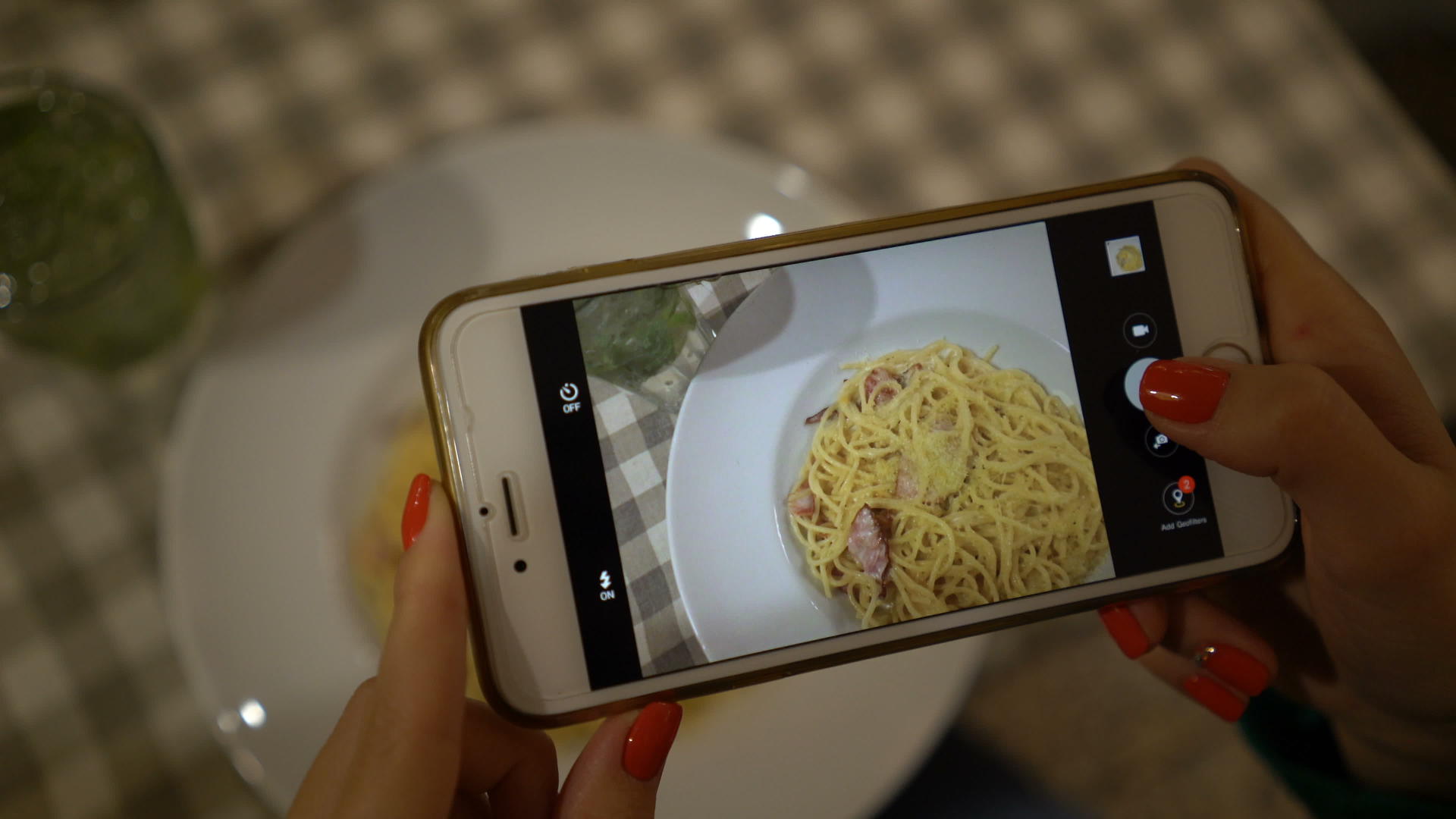 用手机拍美食 晒朋友圈视频的预览图