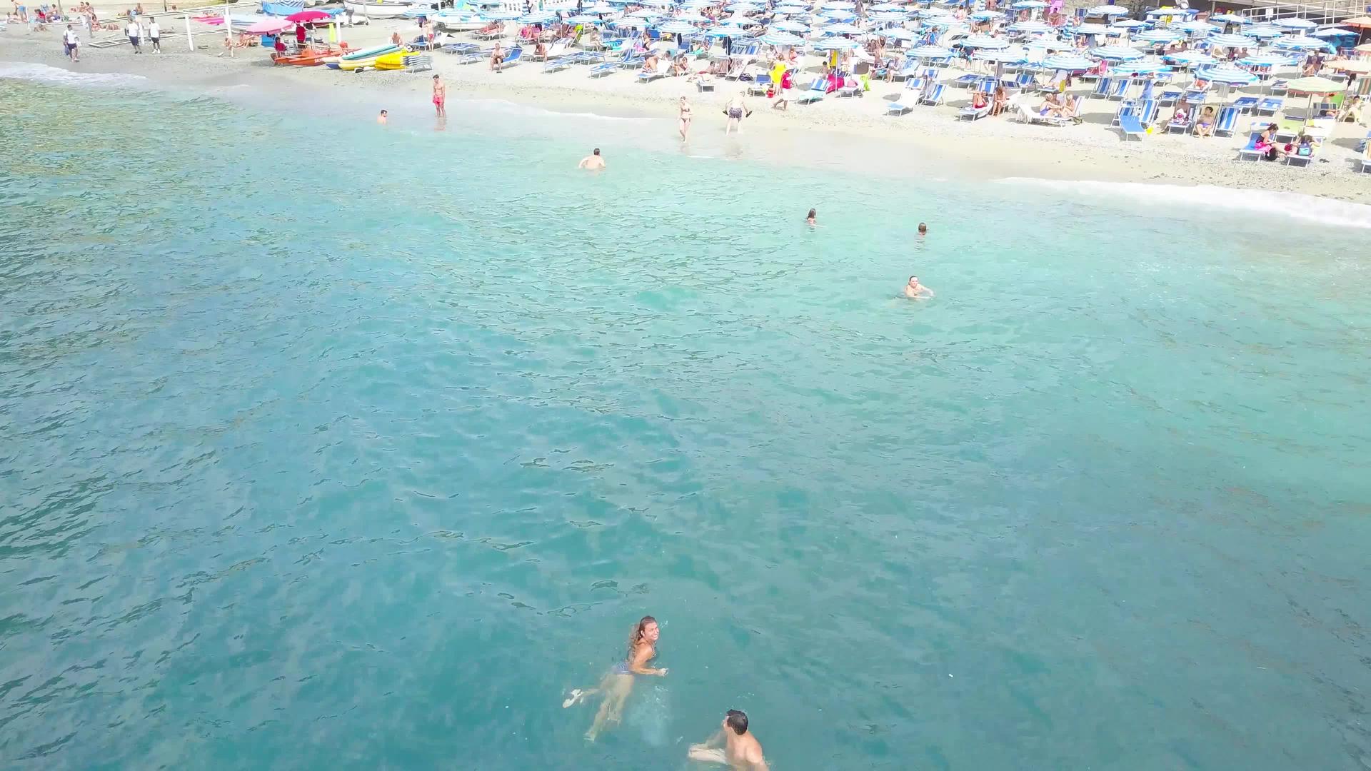 意大利海滨度假和休闲港口码头视频的预览图