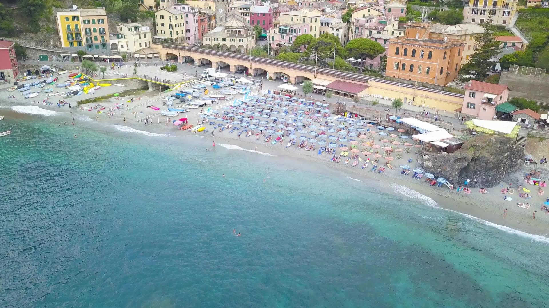 海边的意大利五渔村视频的预览图