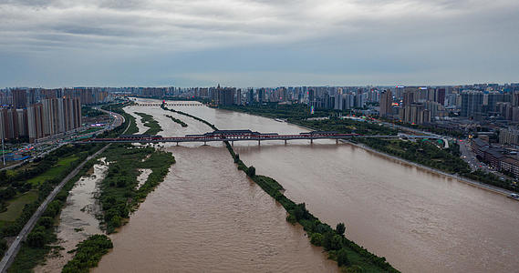 4k渭河泄洪城市视频的预览图