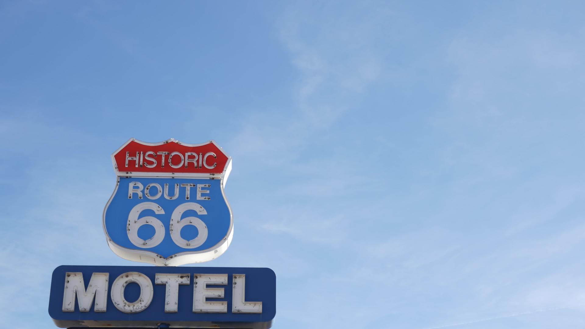 汽车旅馆的复古标志是美国公路旅行的复古象征这是一个历史悠久的66号旅游目的地视频的预览图