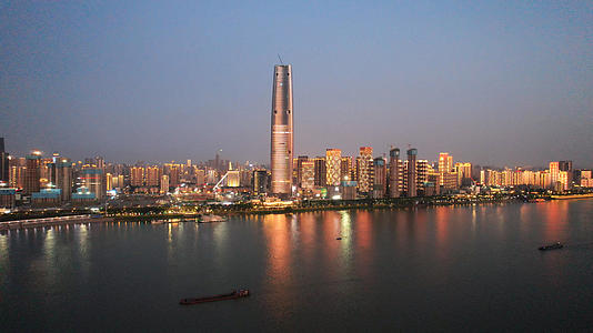 航拍武汉新地标606大厦夜晚长江江景天际线建筑高楼灯光秀4k素材视频的预览图