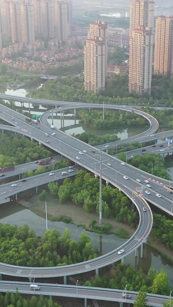 航拍城市高速公路交通立交桥高架桥材料视频的预览图