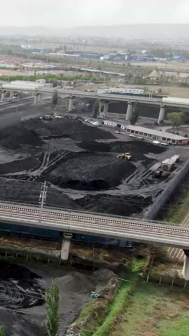 大型露天煤炭储煤场航拍视频的预览图